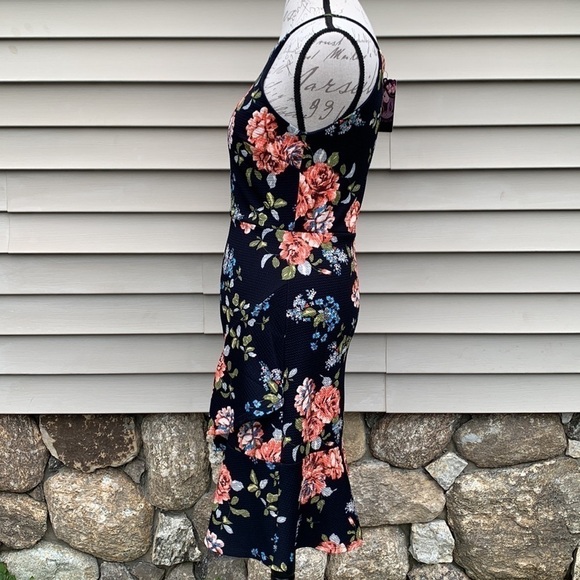 SOPRANO Navy-Floral Ruffle Textured Dress - Picture 7 of 13